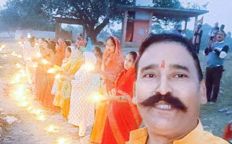  गोमती आरती कर देव दीपावली बड़े धूमधाम से मनाया गई।