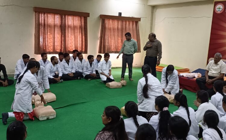  आयुर्वेद विश्वविद्यालय के होम्योपैथी महाविद्यालय में सी पी आर का हुआ प्रशिक्षण।