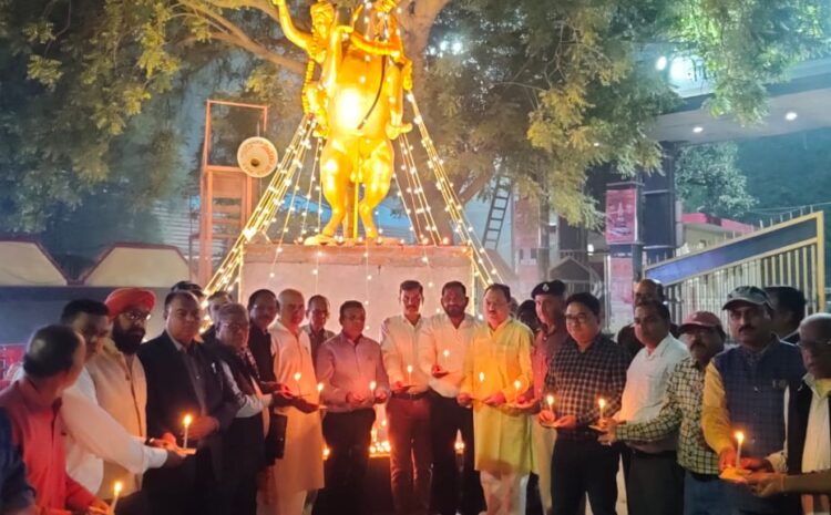  वीरांगना महारानी लक्ष्मीबाई को नमन कर की गई पुष्पांजलि एवं दीपांजलि
