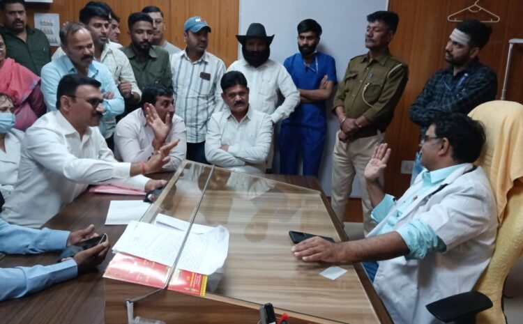 नर्सेज को APO किए जाने के विरोध में नर्सेज ने एम डी एम अस्पताल अधीक्षक का घेराव करके ज्ञापन सौंपा, अधीक्षक ने आदेश निरस्त किये।