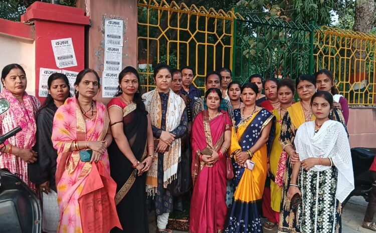  महारानी लक्ष्मीबाई जयंती पर बुंदेलखंड जनक्रांति सेना के सदस्यों ने पुष्पांजलि अर्पित की!