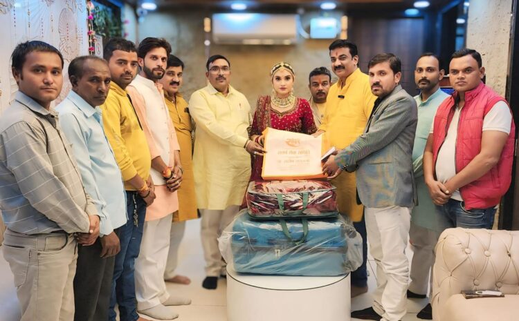  प्रियंका को उपहार एवं आशीर्वाद देकर डॉ० संदीप ने बहन की तरह किया विदा