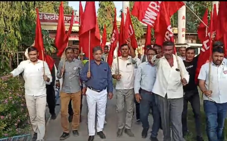 मान्यता के लिए चुनाव प्रचार में एनडब्ल्यूआरईयू ने झोंकी ताकत-परिचालन शाखा की बैठक में बड़ी संख्या में जुटे रेल कर्मचारी