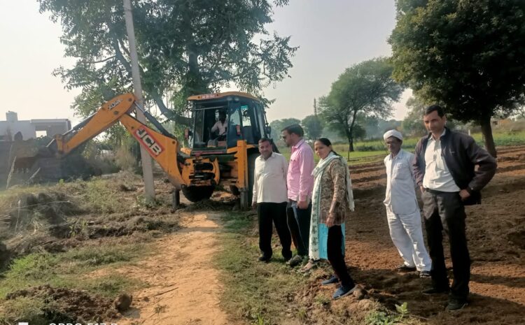 40 साल से बंद रास्ते को तहसीलदार ने खुलवाया, प्रशासन ने जेसीबी से ध्वस्त किया अतिक्रमण ।