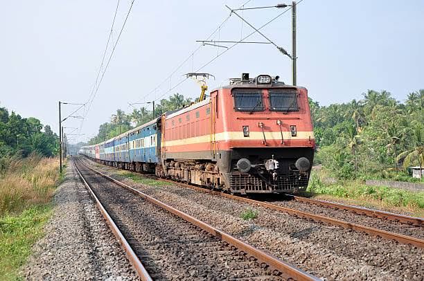 त्योहारों के दौरान स्पेशल ट्रेनों का संचालन 1 images949926090933230299