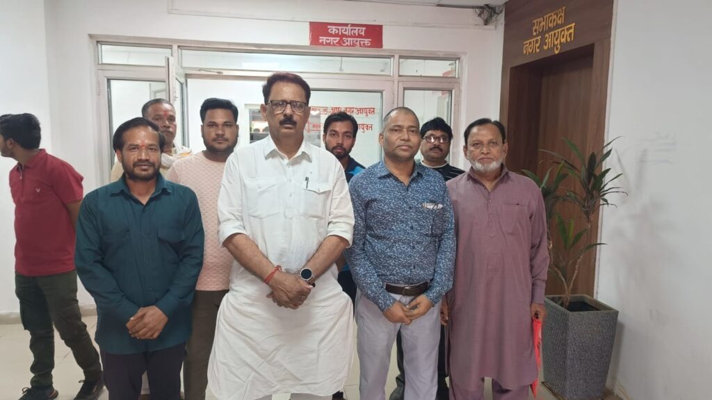 पटरी दुकानदारों का उत्पीड़न किया जा रहा है - कुँवर सत्येन्द्र पाल सिंह 1 img 20241112 wa00597433091190824073314