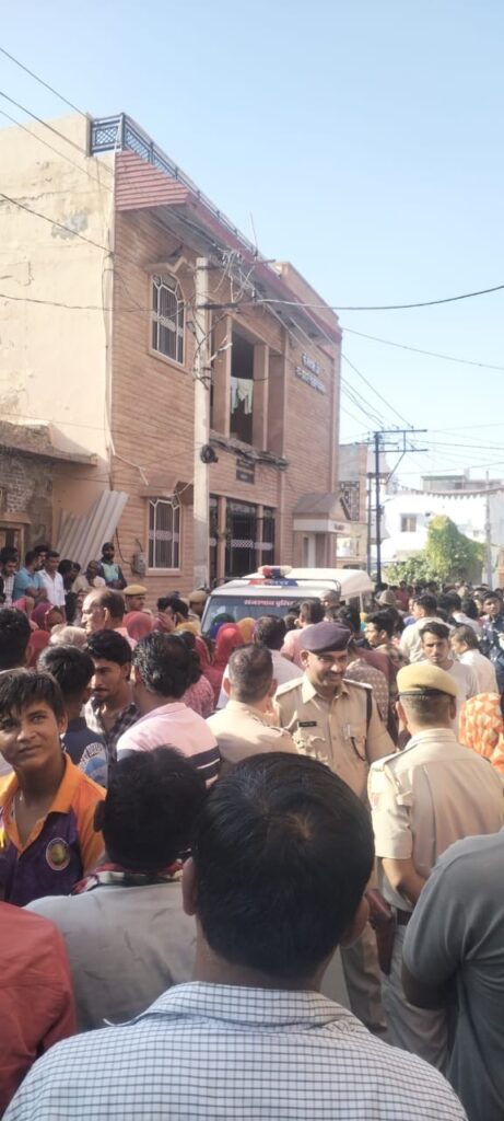 बालोतरा : पचपदरा में बालकनी गिरी, दो की मौत, भोजनशाला के बाहर हुआ हादसा, मौके पर, मची अफरा तफरी 1 img 20241112 wa00614902634265369187229