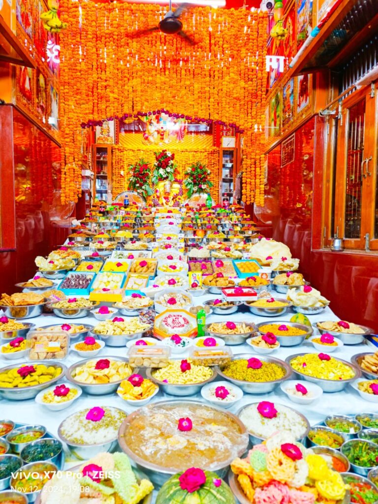 श्री प्रत्यक्ष महावीर बालाजी मंदिर में बालाजी को लगाया गया अन्नकूट का भोग 1 img 20241112 wa00677575718936346448222