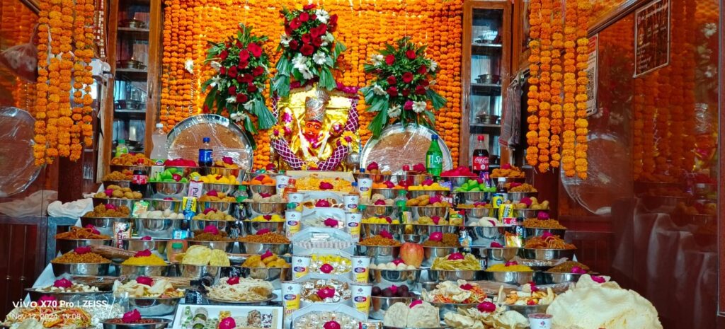 श्री प्रत्यक्ष महावीर बालाजी मंदिर में बालाजी को लगाया गया अन्नकूट का भोग 2 img 20241112 wa00706637536475175202608