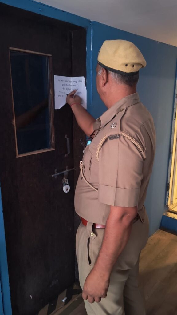 फायर सेफ्टी उपकरण नहीं होने पर होटल में संचालित बार को किया सीज 2 img 20241112 wa00781508478226107928262