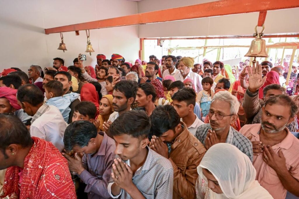 त्रयोदशी पर जसोल माँ के दर्शन को उमड़े श्रद्धालुमाता की पूजा-अर्चना कर मांगी खुशहाली की मन्नतें 2 img 20241114 wa00555592904219822874258