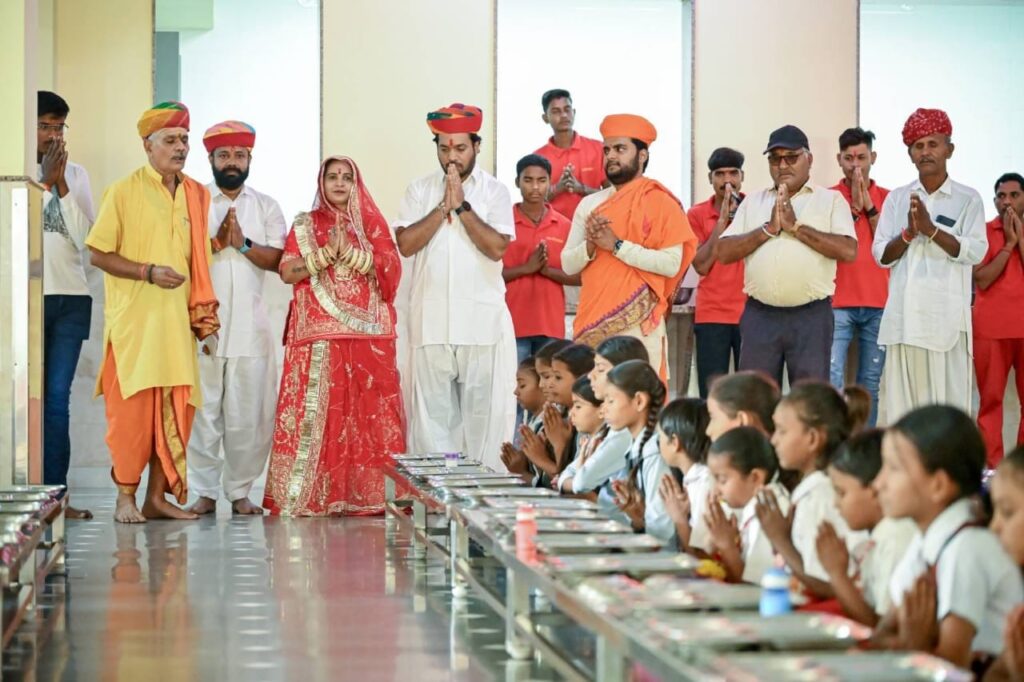 त्रयोदशी पर जसोल माँ के दर्शन को उमड़े श्रद्धालुमाता की पूजा-अर्चना कर मांगी खुशहाली की मन्नतें 1 img 20241114 wa00562821853263989848149