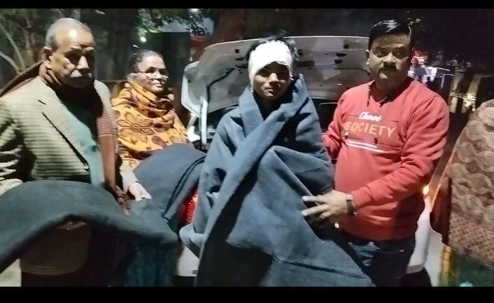  देर रात शहर भ्रमण पर निकले आसरा सोसाइटी के सदस्य जरूरतमंदों के बीच किया कंबल का वितरण