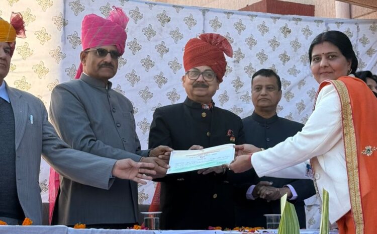  महात्मा गांधी अस्पताल के कीचन विभाग की वरिष्ठ नर्सिंग अंघिकारी तेजकंवर सांखला गणतंत्र दिवस पर हुई राज्य स्तरीय पुरस्कार से सम्मानित
