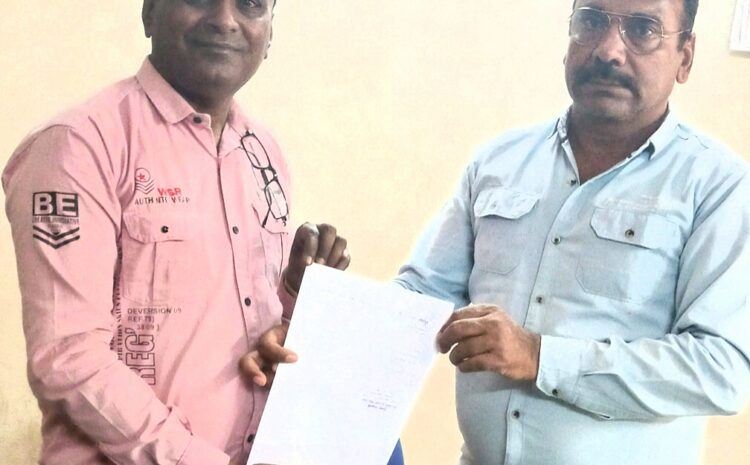  जिला शिक्षा अधिकारी ने डॉ भूपेंद्र वास्तुशास्त्री को किया सम्मानित।