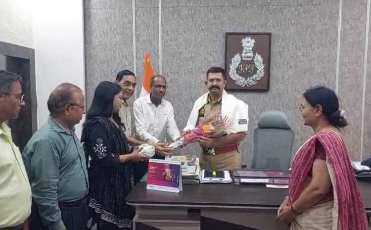  आई जी आर एस पोर्टल पर शिकायत निस्तारण में झांसी पुनः अव्वल रहने पर पुलिस उप महानिरीक्षक झांसी का किया सम्मान