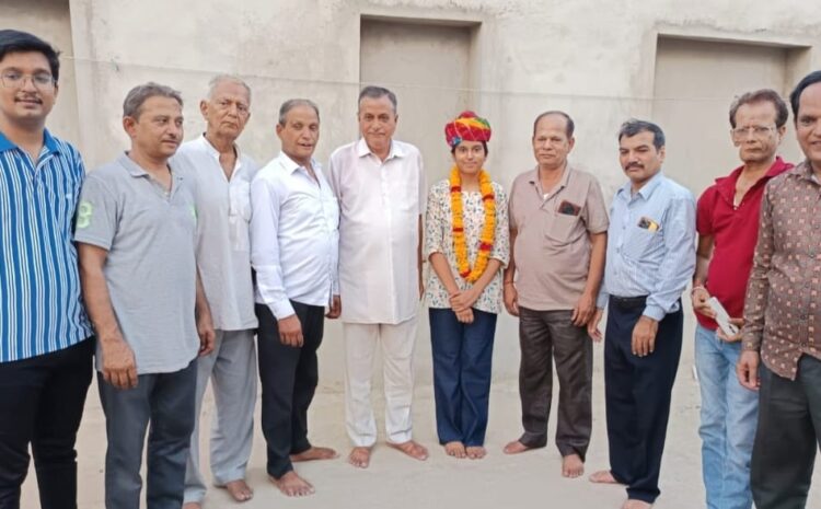 होनहार छात्रा टीना गोयल को किया सम्मानित