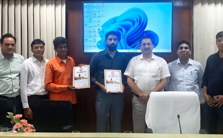  सजगतापूर्वक ड्यूटी करने दो रेलकर्मियों डीआरएम अवार्ड