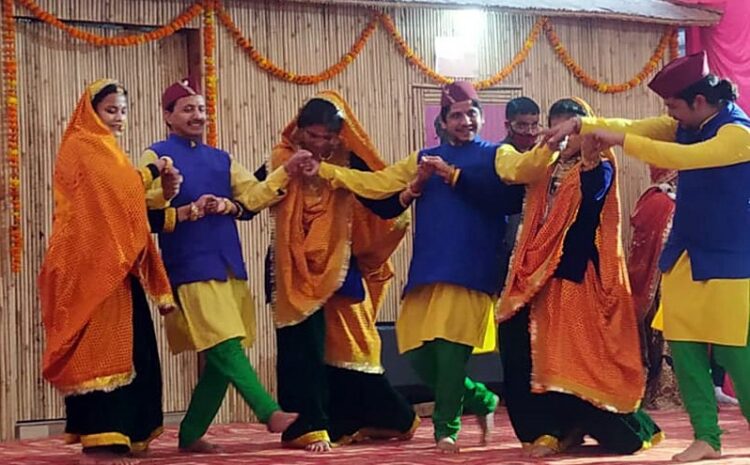  स्वर संगम संस्थान, लखनऊ ने लखनऊ में विखेरी उत्तराखण्डी सांस्कृतिक कार्यक्रमों की छटा
