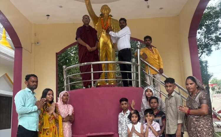  धम्म अशोक विजयादशमी एवं धम्म चक परिवर्तन दिवस पर बाबा साहेब डा. अंबेडकर जी एवं महान सम्राट धम्म अशोक जी को किया गया माल्यार्पण